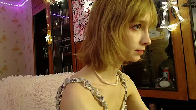 Snapshot of cloudgirrl chatting on 10, 1, 2025 cloudgirrl online show from 10, 1, 2025