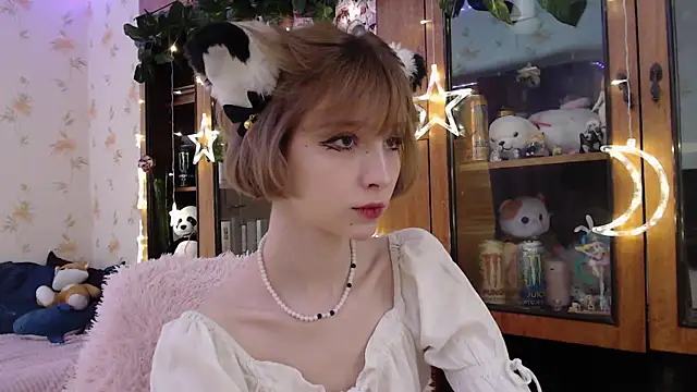 Snapshot of cloudgirrl chatting on 1, 3, 2025 cloudgirrl online show from 1, 3, 2025