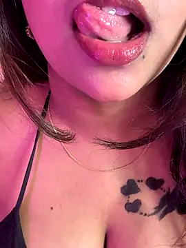 Snapshot of wildestcouplee chatting on 12, 11, 2025 wildestcouplee online show from 12, 11, 2025