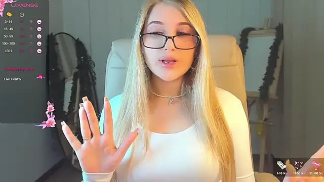 Snapshot of Evacadooo chatting on 22, 12, 2024 Evacadooo online show from 22, 12, 2024