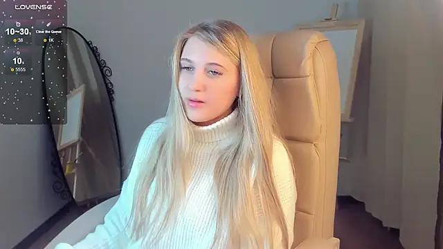 Snapshot of Evacadooo chatting on 5, 1, 2025 Evacadooo online show from 5, 1, 2025