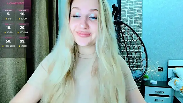 Snapshot of Evacadooo chatting on 13, 9, 2025 Evacadooo online show from 13, 9, 2025
