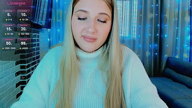 Snapshot of Evacadooo chatting on 4, 10, 2025 Evacadooo online show from 4, 10, 2025