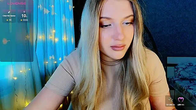 Snapshot of Evacadooo chatting on 10, 10, 2025 Evacadooo online show from 10, 10, 2025