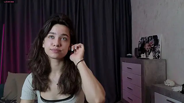 EmeliaReaper online show from 9, 11, 2025