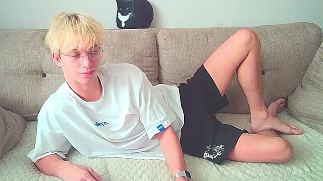 Snapshot of Ostin_meow chatting on 20, 12, 2024 Ostin meow online show from 20, 12, 2024