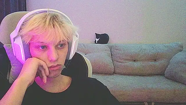 Snapshot of Ostin_meow chatting on 23, 12, 2024 Ostin meow online show from 23, 12, 2024