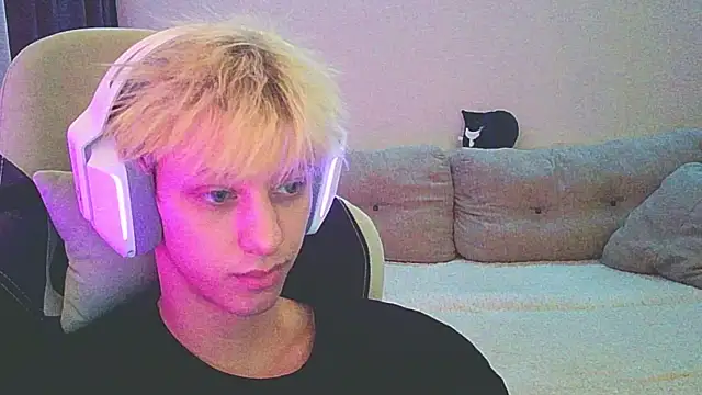 Snapshot of Ostin_meow chatting on 24, 12, 2024 Ostin meow online show from 24, 12, 2024