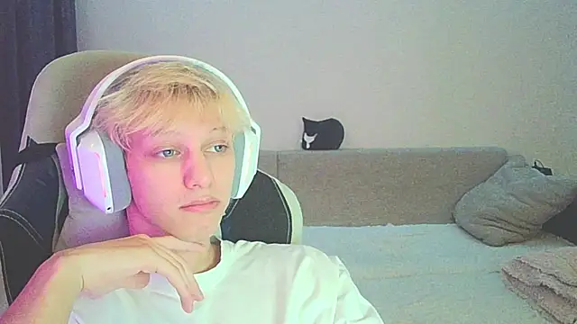 Snapshot of Ostin_meow chatting on 26, 12, 2024 Ostin meow online show from 26, 12, 2024