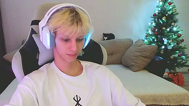 Snapshot of Ostin_meow chatting on 5, 1, 2025 Ostin meow online show from 5, 1, 2025