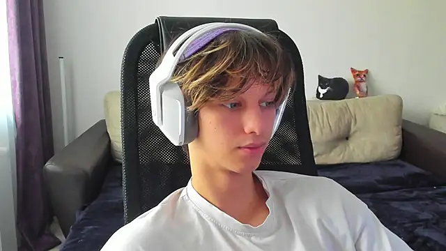 Snapshot of Ostin_meow chatting on 10, 10, 2025 Ostin meow online show from 10, 10, 2025