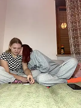 Snapshot of ella_grays chatting on 15, 10, 2025 ella grays online show from 15, 10, 2025