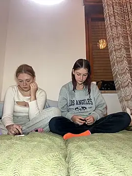 Snapshot of ella_grays chatting on 24, 10, 2025 ella grays online show from 24, 10, 2025