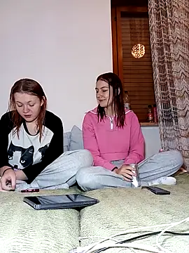 Snapshot of ella_grays chatting on 23, 11, 2025 ella grays online show from 23, 11, 2025