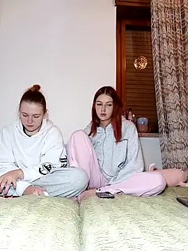 Snapshot of ella_grays chatting on 28, 11, 2025 ella grays online show from 28, 11, 2025