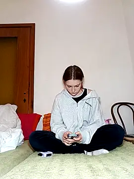 Snapshot of ella_grays chatting on 19, 12, 2025 ella grays online show from 19, 12, 2025