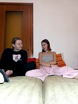 Snapshot of ella_grays chatting on 5, 1, 2026 ella grays online show from 5, 1, 2026