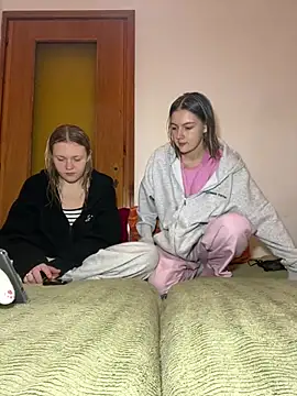 Snapshot of ella_grays chatting on 1, 2, 2026 ella grays online show from 1, 2, 2026