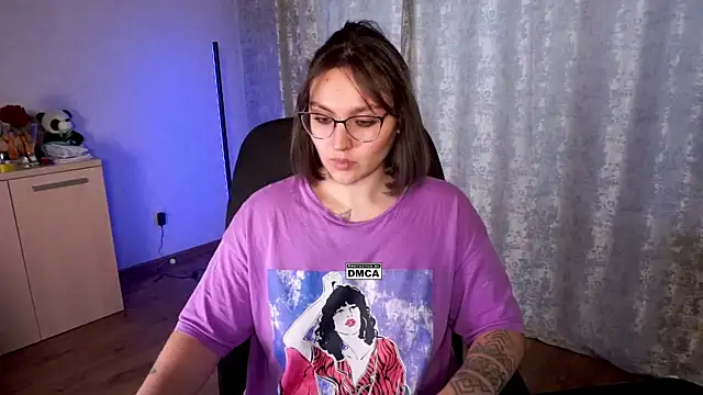 Snapshot of Hoot_owl_cb chatting on 22, 10, 2025 Hoot owl cb online show from 22, 10, 2025