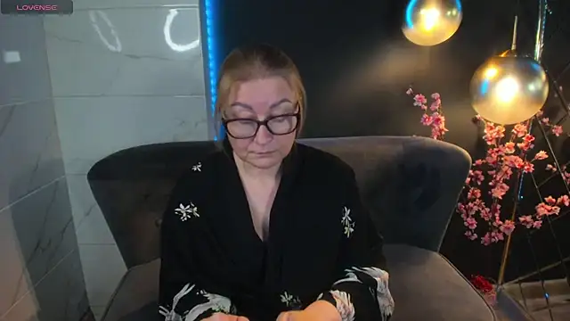 AlexandraKind online show from 5, 1, 2025