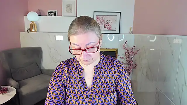 AlexandraKind online show from 9, 10, 2025