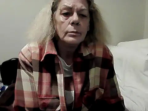 Snapshot of housewife_shantie chatting on 27, 10, 2025 housewife shantie online show from 27, 10, 2025