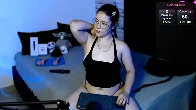 DollCam   online show from 9, 12, 2024