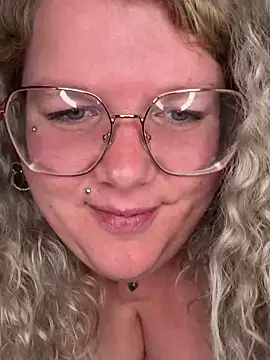 CurvyAnonymousGirl89 online show from 4, 2, 2025