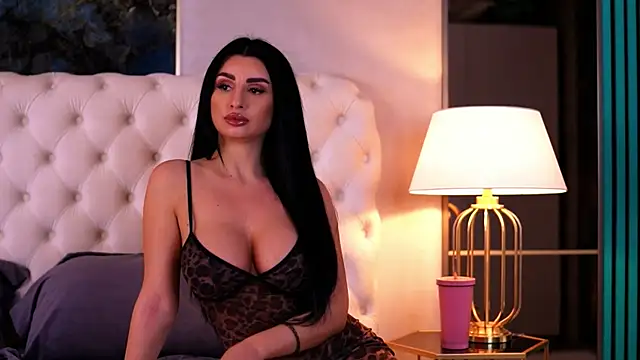 IsabelleHunt online show from 3, 2, 2025