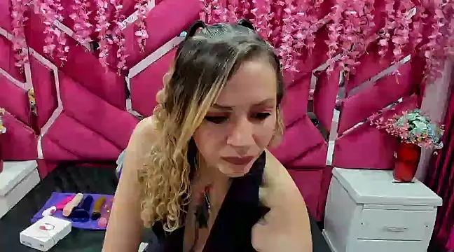 Snapshot of alaha_evans chatting on 5, 12, 2024 alaha evans online show from 5, 12, 2024