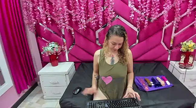 Snapshot of alaha_evans chatting on 10, 12, 2024 alaha evans online show from 10, 12, 2024