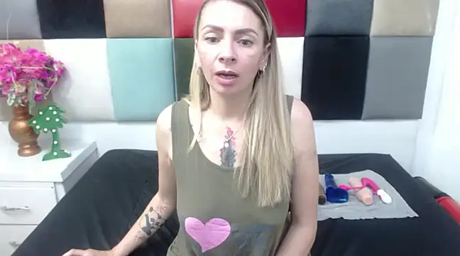 Snapshot of alaha_evans chatting on 11, 1, 2025 alaha evans online show from 11, 1, 2025