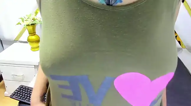 Snapshot of alaha_evans chatting on 25, 2, 2025 alaha evans online show from 25, 2, 2025