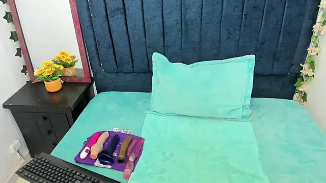 Snapshot of alaha_evans chatting on 13, 11, 2025 alaha evans online show from 13, 11, 2025