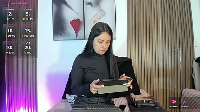 Snapshot of Ella_Rousse chatting on 14, 10, 2025 Ella Rousse online show from 14, 10, 2025