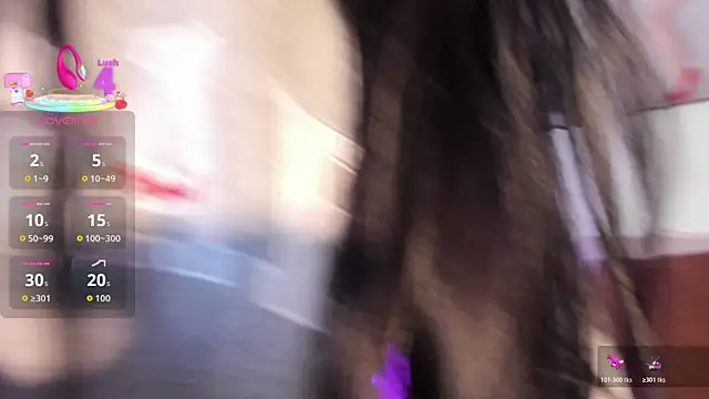 Snapshot of Ella_Rousse chatting on 8, 11, 2025 Ella Rousse online show from 8, 11, 2025