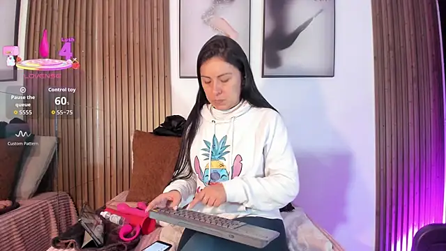 Snapshot of Ella_Rousse chatting on 15, 11, 2025 Ella Rousse online show from 15, 11, 2025