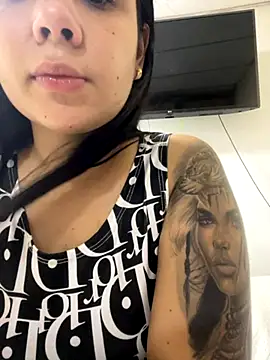 Snapshot of Leyna_Kenet chatting on 27, 11, 2025 Leyna Kenet online show from 27, 11, 2025