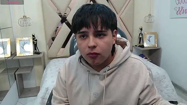 Snapshot of AndrewPherson chatting on 30, 12, 2024 AndrewPherson online show from 30, 12, 2024