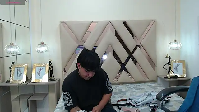 Snapshot of AndrewPherson chatting on 5, 1, 2025 AndrewPherson online show from 5, 1, 2025