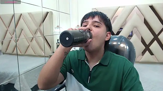 Snapshot of AndrewPherson chatting on 12, 1, 2025 AndrewPherson online show from 12, 1, 2025