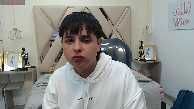 Snapshot of AndrewPherson chatting on 13, 1, 2025 AndrewPherson online show from 13, 1, 2025