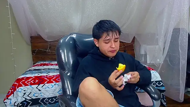 Snapshot of AndrewPherson chatting on 8, 2, 2025 AndrewPherson online show from 8, 2, 2025