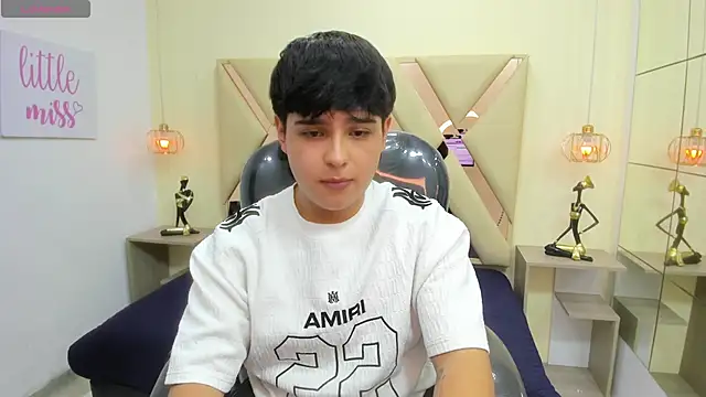 Snapshot of AndrewPherson chatting on 11, 4, 2026 AndrewPherson online show from 11, 4, 2026