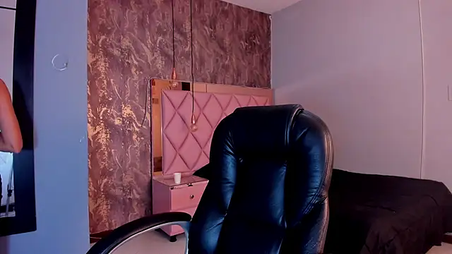 SKYLERWHIITEE online show from 8, 12, 2024