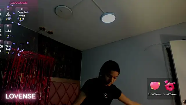 SKYLERWHIITEE online show from 17, 2, 2025