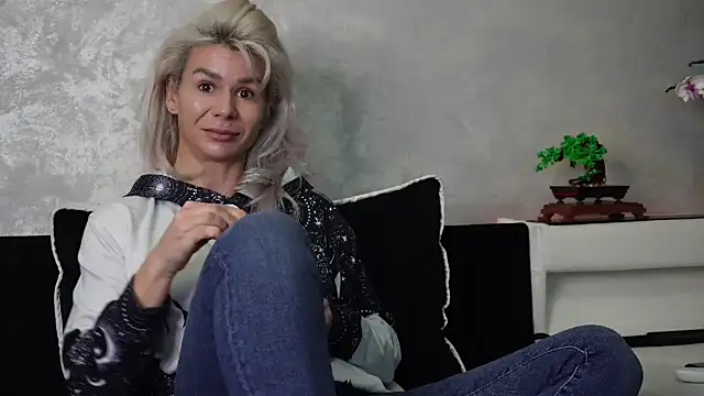 SquirtyFit Devil online show from 16, 2, 2025