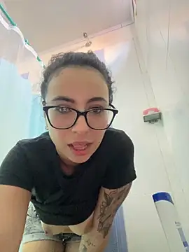 pola adams  online show from 5, 10, 2025