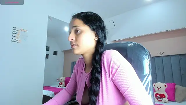 Giselle Roldan online show from 6, 11, 2025