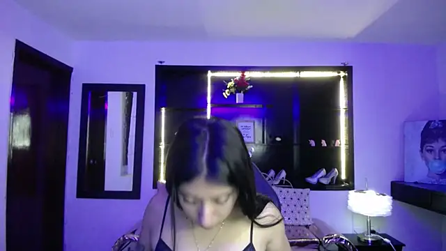 Angela Diaz  online show from 27, 1, 2025